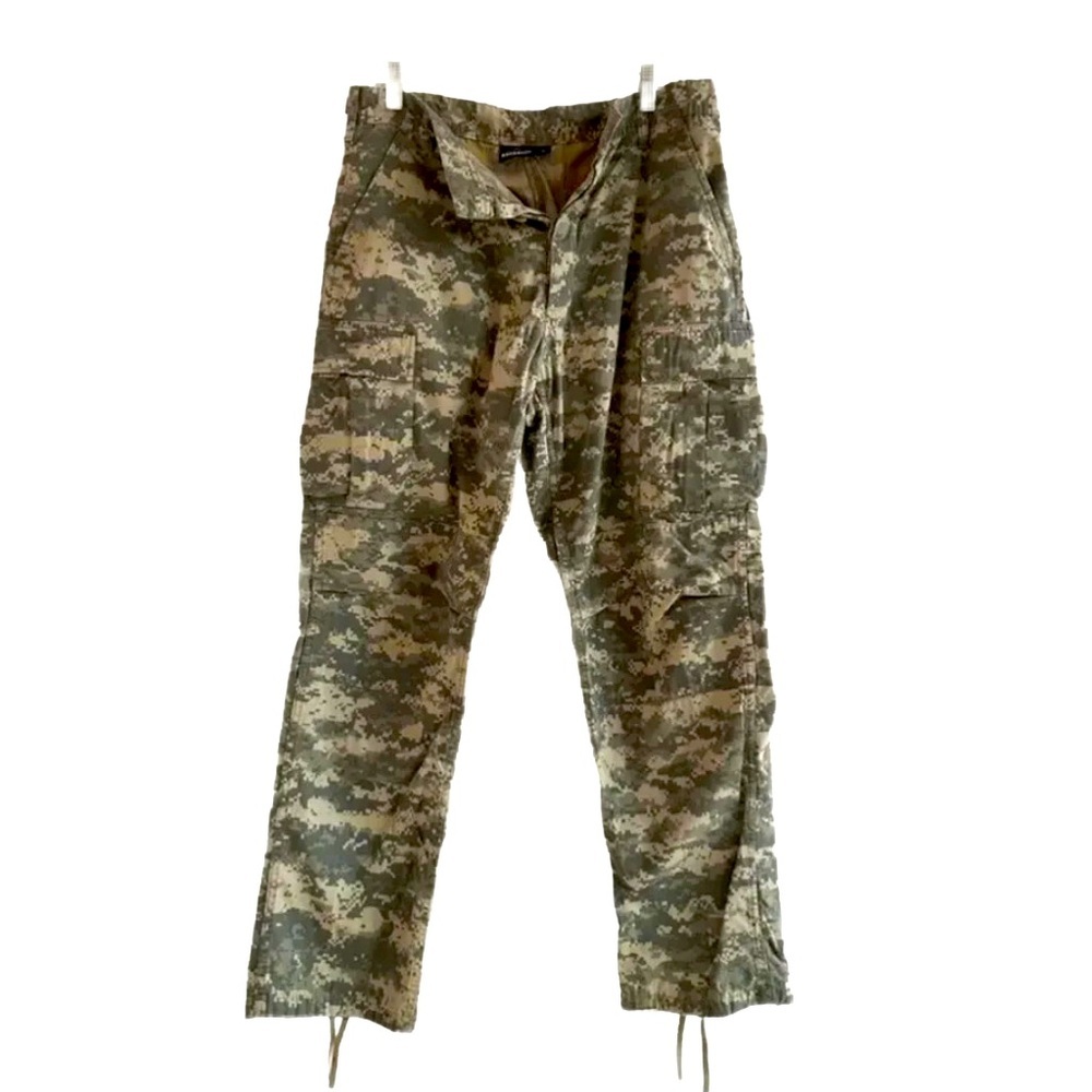 BACKBONE ~ Men’s camouflage Cargo pants made of durable quality material size M